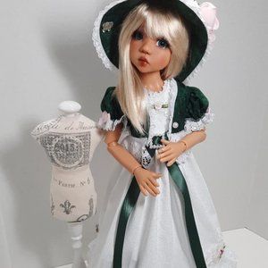 Crisp white and Green set for 18"